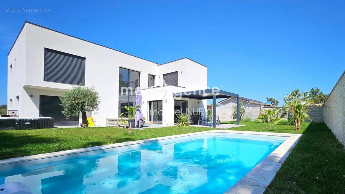 Maison à FONTAINES-SAINT-MARTIN