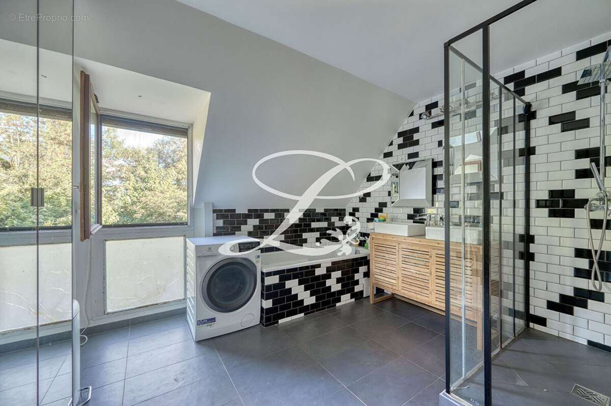 Maison à LE MESNIL-LE-ROI