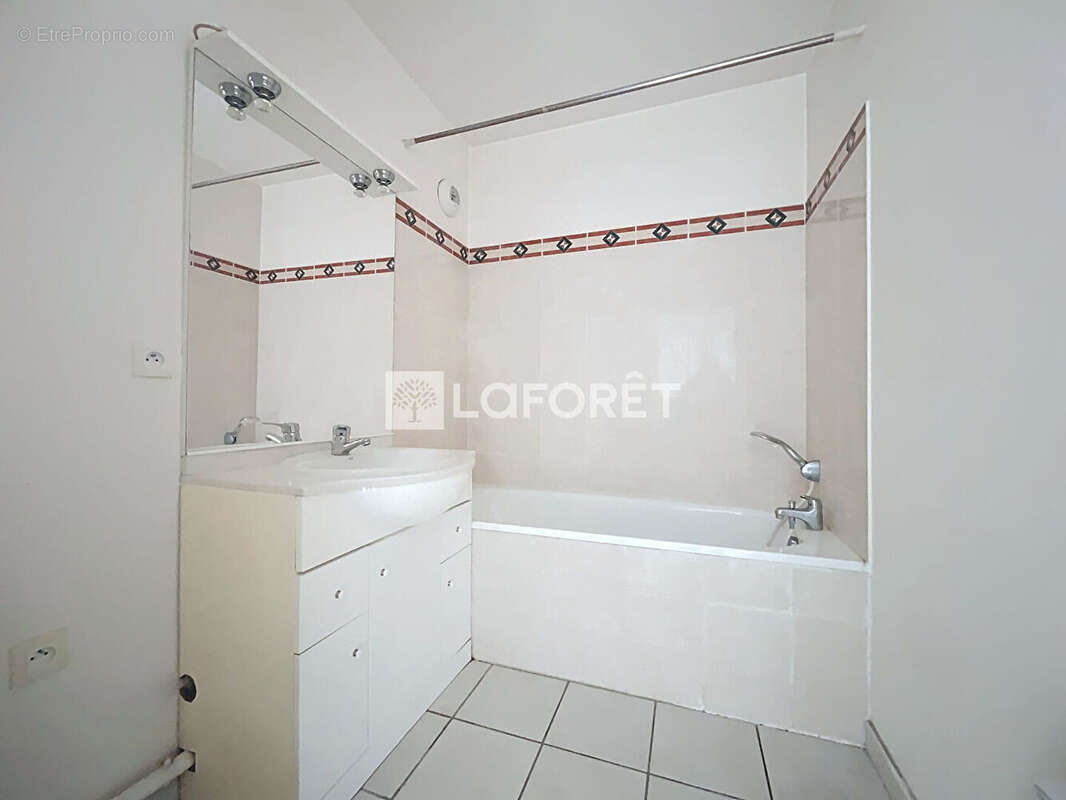 Appartement à VILLENEUVE-LES-BEZIERS