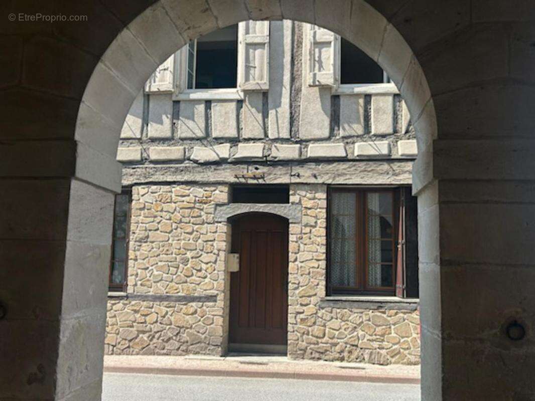 Maison de caractere avec garage - photo 2