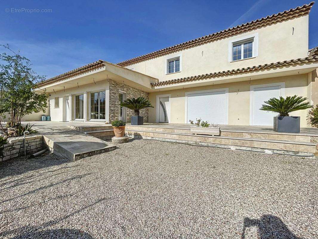 Maison à PUGET-SUR-ARGENS