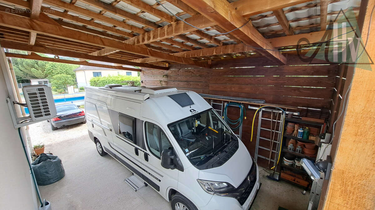 Villeneuve sur Yonne (89) - Pavillon de 107 m2 avec 3 chambres, belle véranda, sur sous-sol avec garage et bea - photo 13