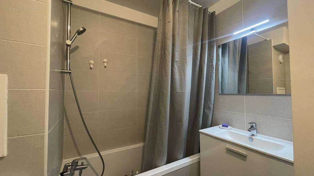 SANITAIRE 1 BAIGNOIRE - Appartement à ACHERES