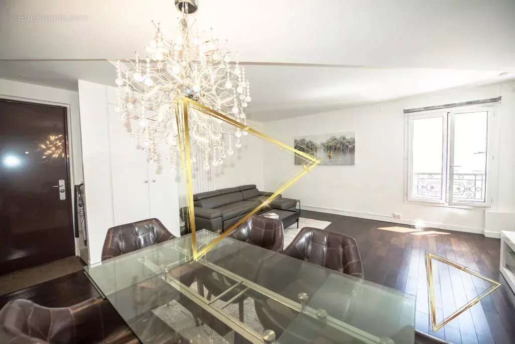 Appartement à PARIS-1E
