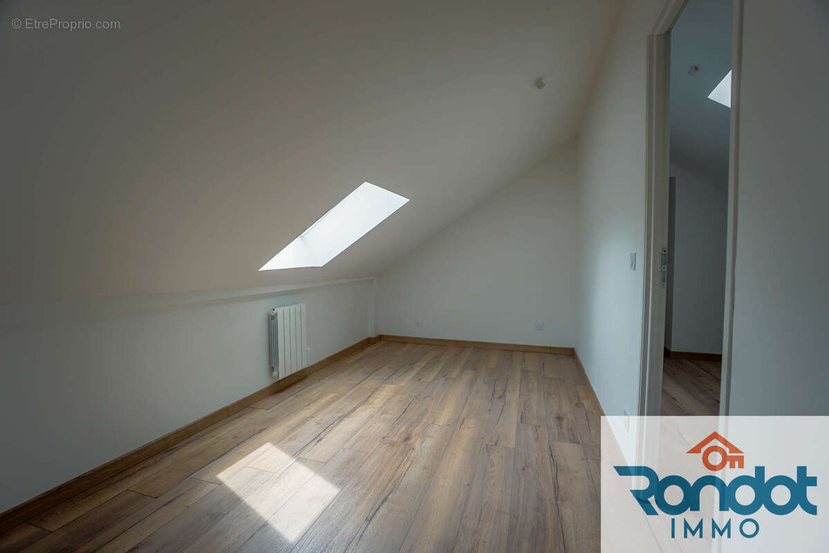 Appartement 2 pieces / 1 chambre / environ 75 m2 au sol / 54 m2 carrez - photo 5