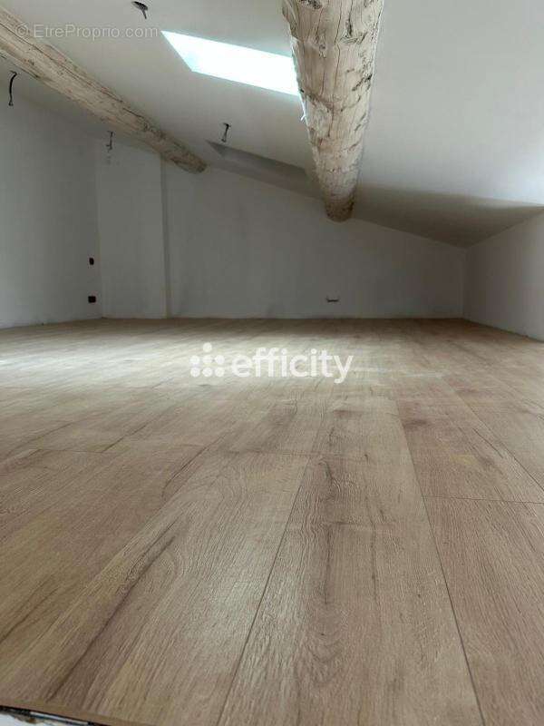 Appartement à ROQUEVAIRE