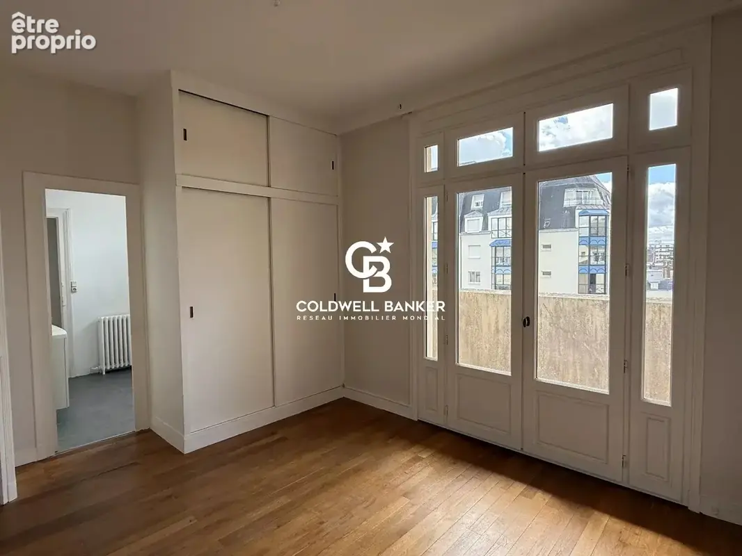 Appartement T5 Art Déco avec balcon, vue exceptionnelle, parking et cave – Hyper centre de Tours - photo 6