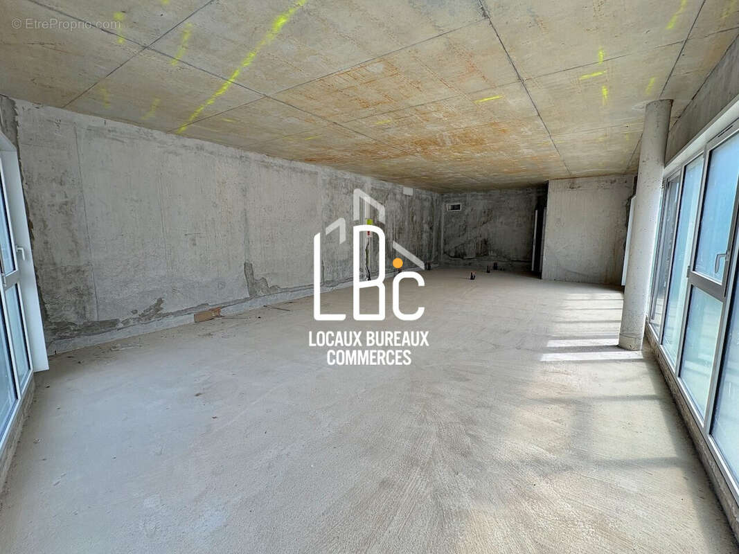 Commerce 86 m² à Angers  - photo 2