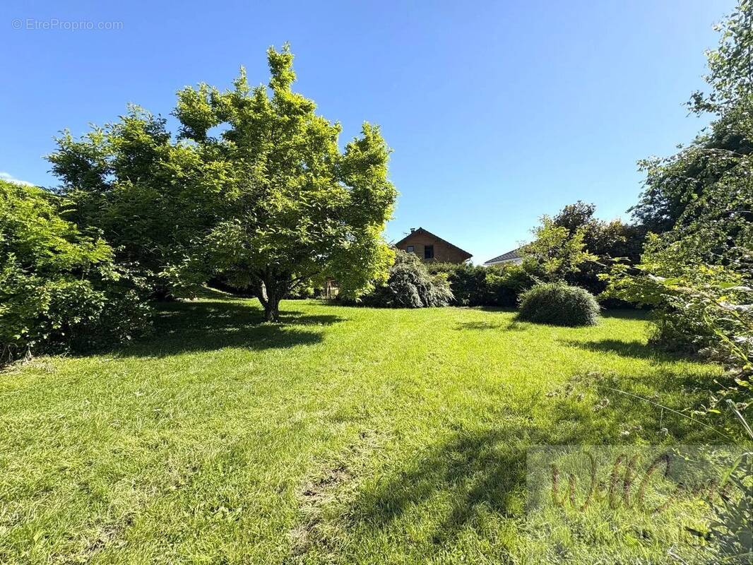 Terrain à GRESY-SUR-AIX