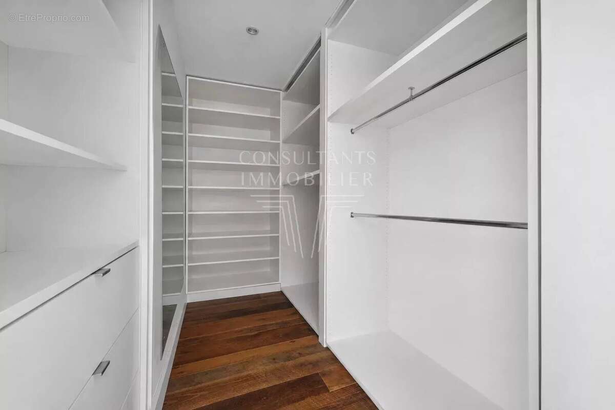 Appartement à LEVALLOIS-PERRET