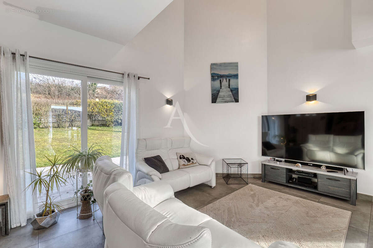 Maison saint-martin-bellevue  154m², (244 m² au sol) - photo 8