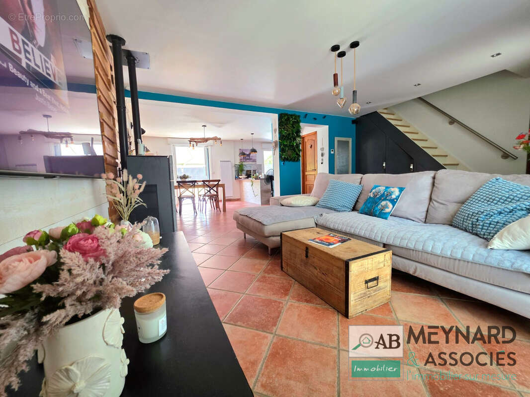 À vendre maison à Boissy-le-Châtel   Maison familiale 148 m2 avec T2 indépendant et piscine chauffée - photo 2