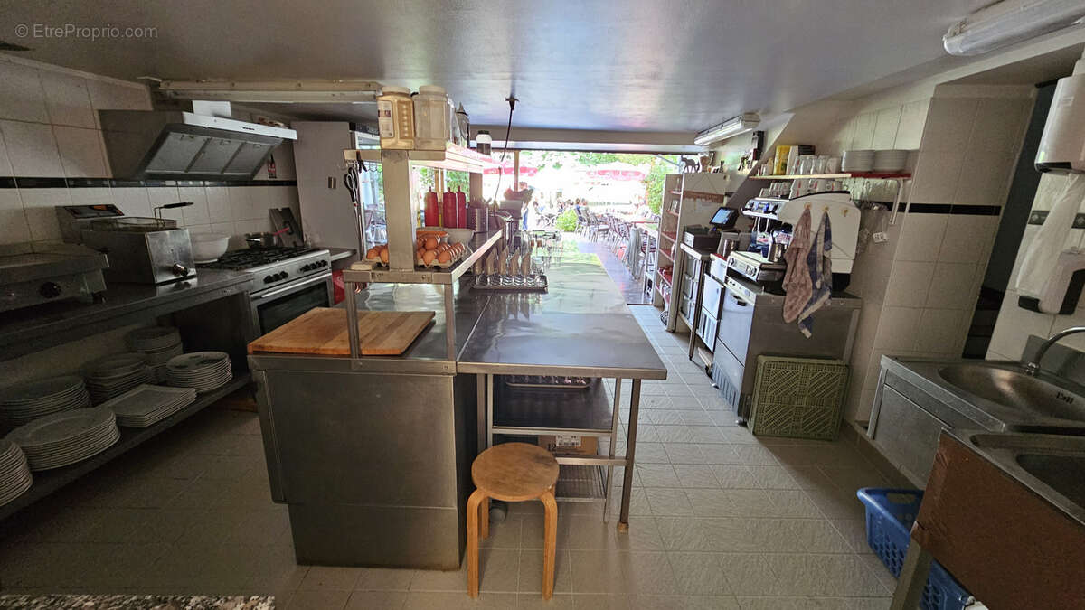 Commerce à SAINT-VALLIER-DE-THIEY