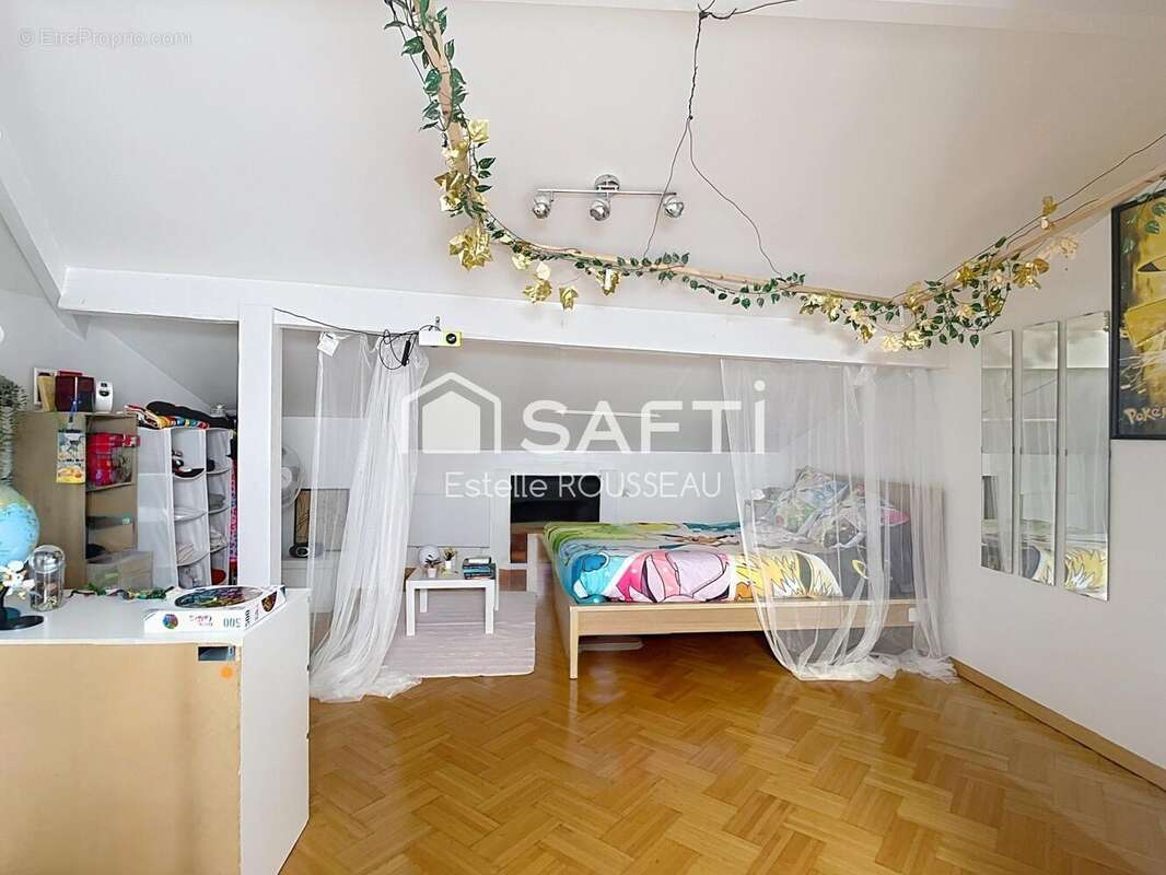 Maison 160 m² à Creteil  - photo 8