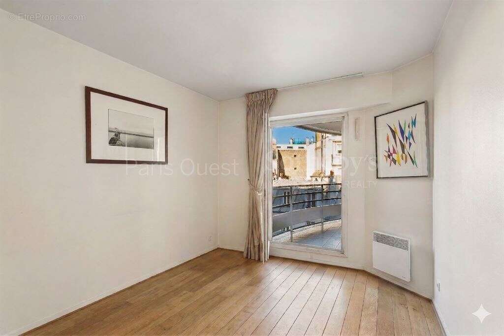 Appartement à PARIS-16E