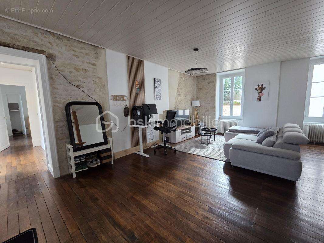 Magnifique appartement T3 de 101m² avec place de parking privative et cave en hypercentre ville de Nevers - photo 4