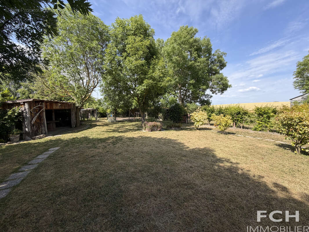 Maison de campagne avec 2 garages et dépendances - photo 25