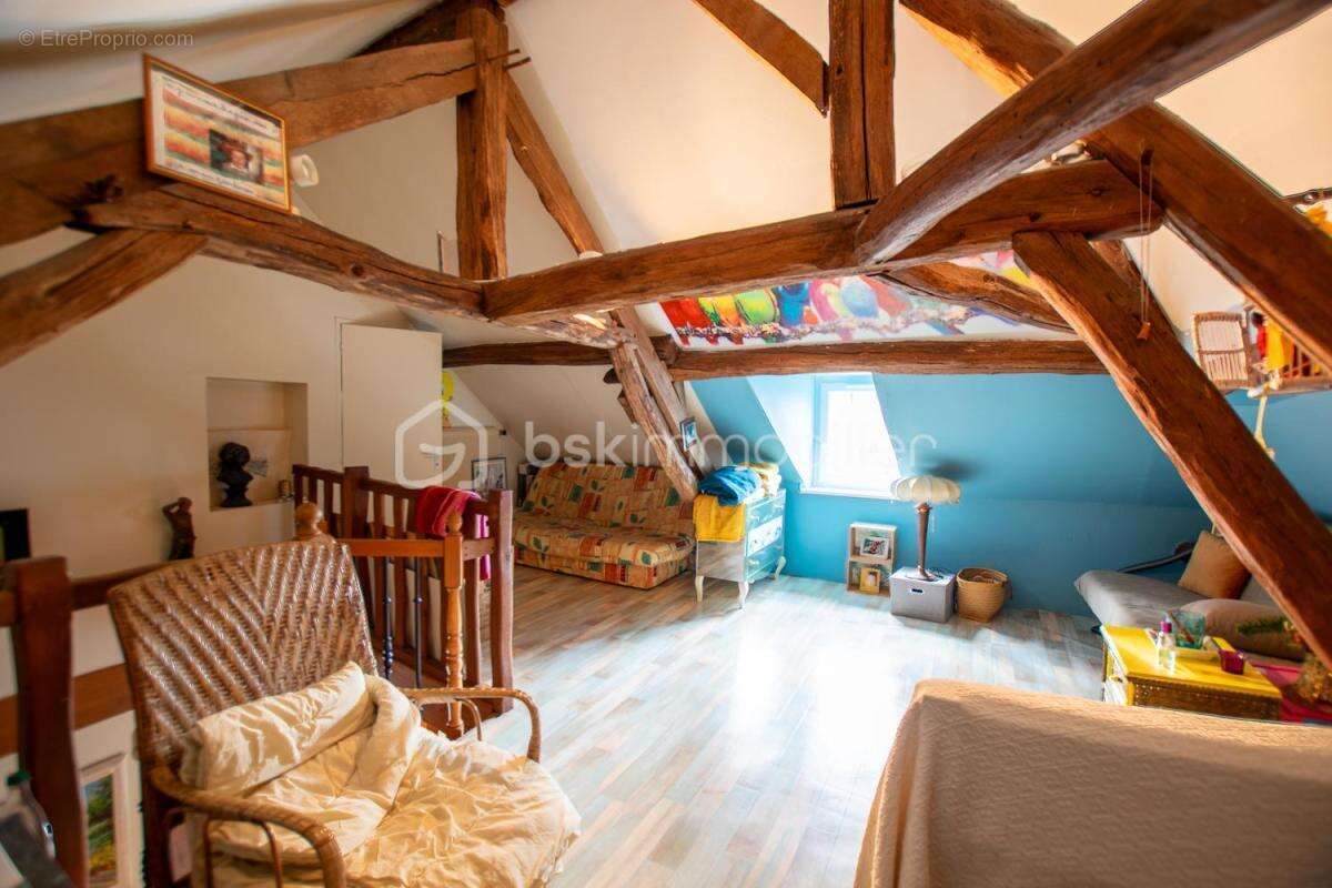 Maison à LES BORDES