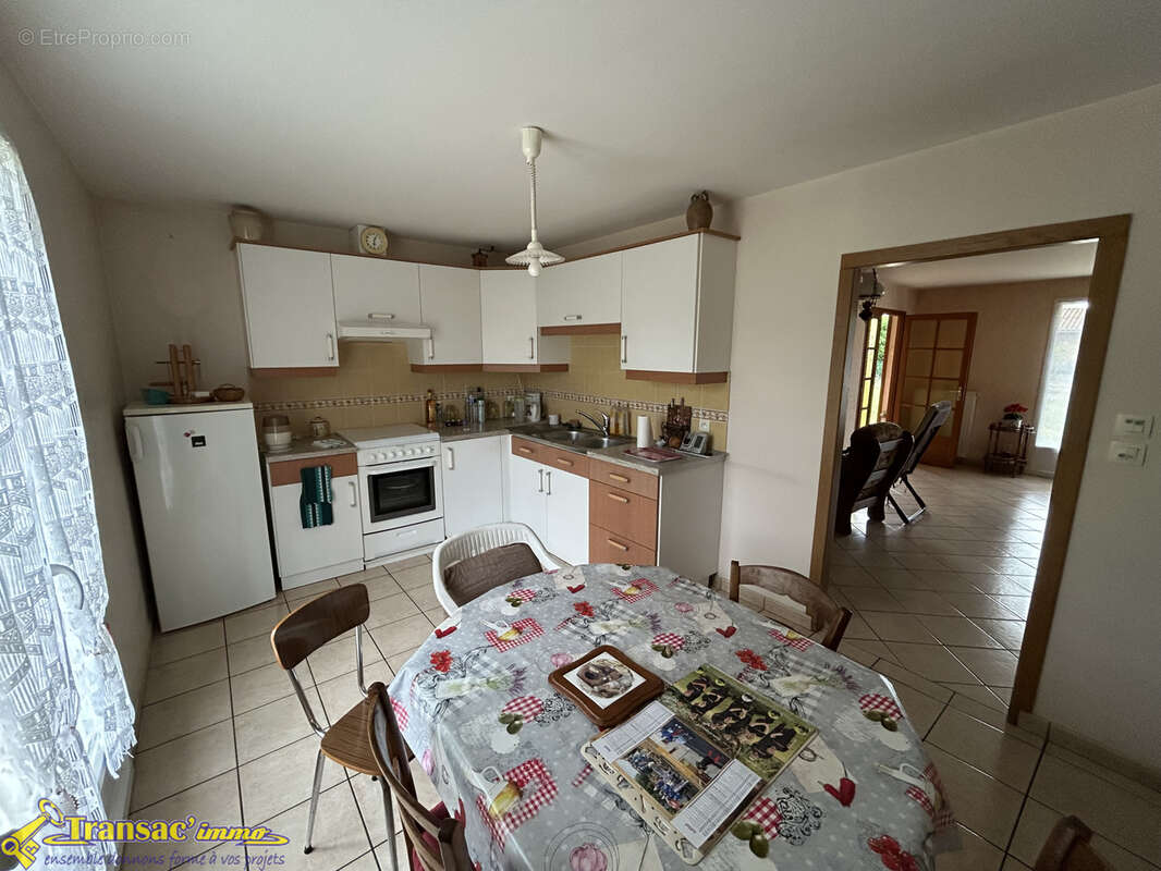 Maison à PUY-GUILLAUME