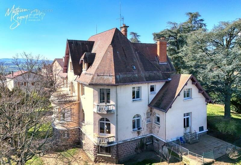 Maison à CHAZELLES-SUR-LYON