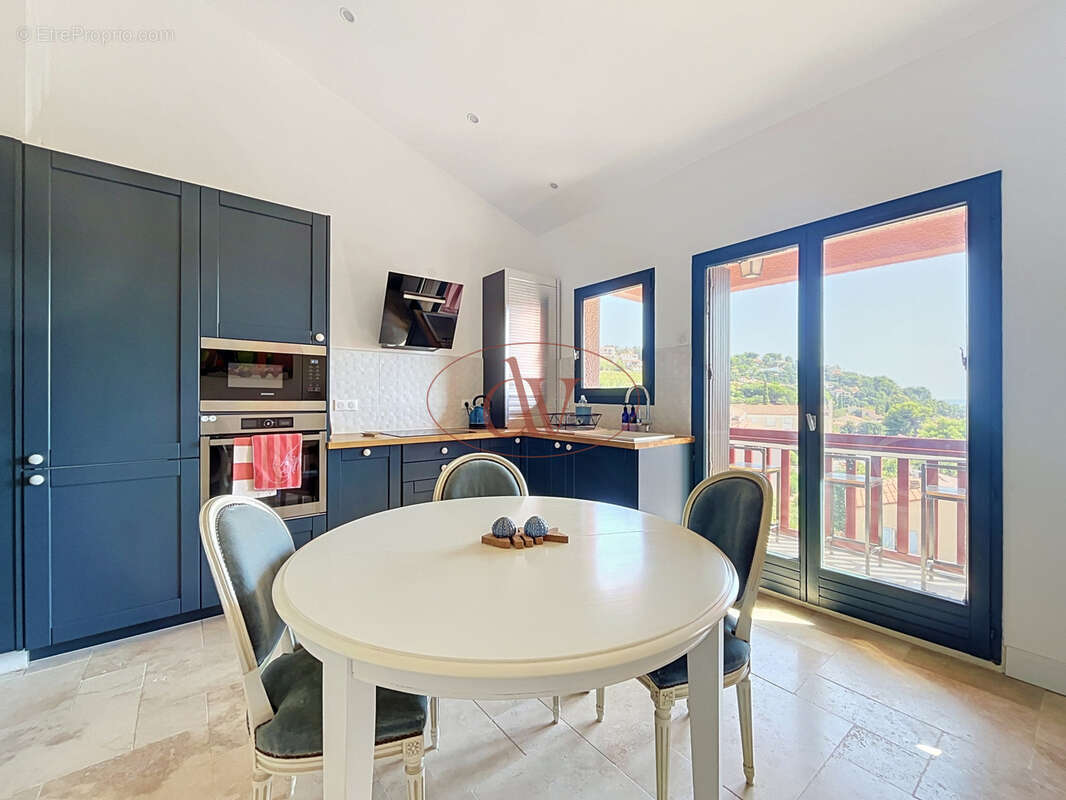 Collioure - Superbe Appartement rénové avec vue imprenable sur Collioure et la Mer - photo 13