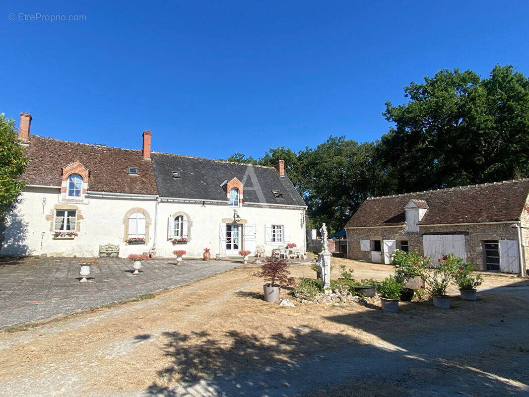 Maison à SULLY-LA-CHAPELLE