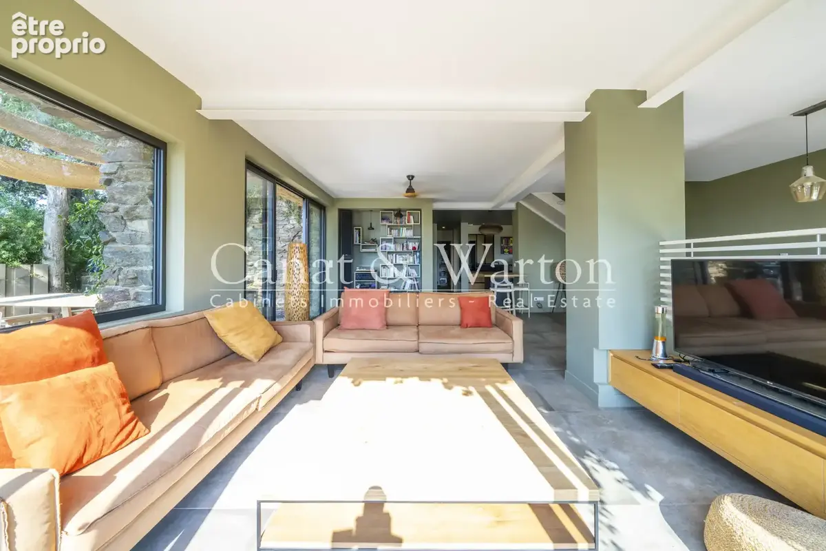 Vue mer: villa rénovée à cavalaire avec piscine - photo 3