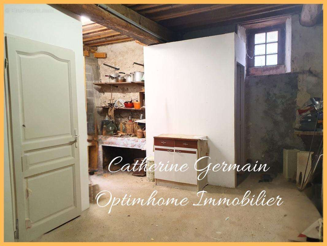 A Malves-en-Minervois, en exclusivité : maison de caractère de 140 m² avec cour, terrasse, dépendances et fort potentiel - photo 11