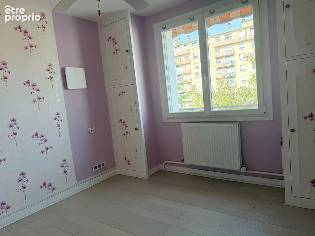 Appartement T4 de 71 m² hab au 5ème et dernier étage avec asc, garage et balcon - photo 8