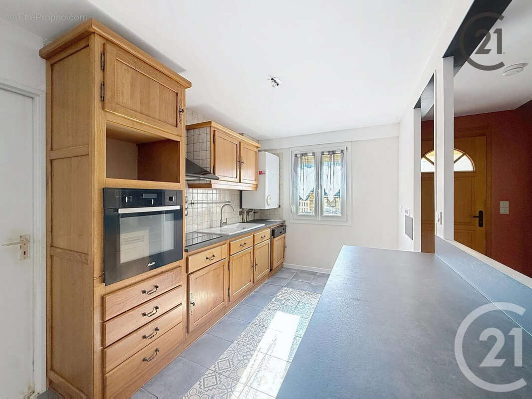 Maison à SAINT-JULIEN-LES-VILLAS