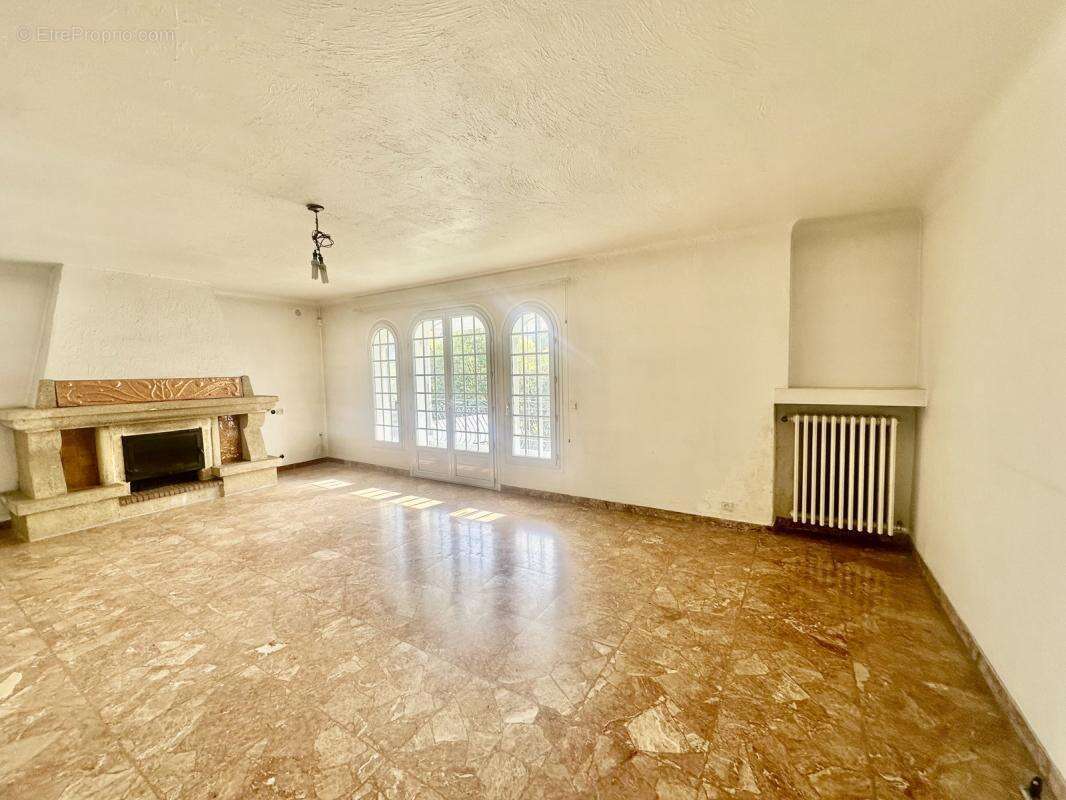 Appartement à MOUGINS
