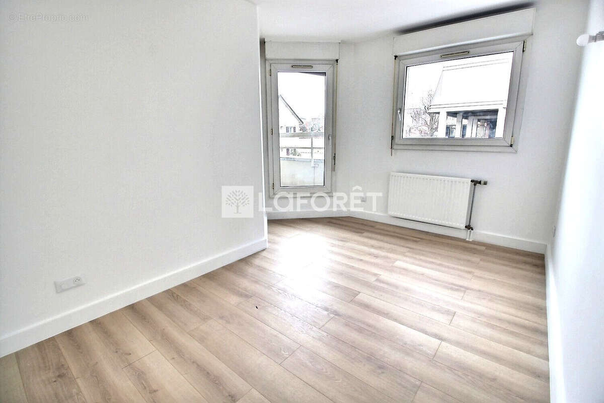 Appartement à VILLENEUVE-LA-GARENNE