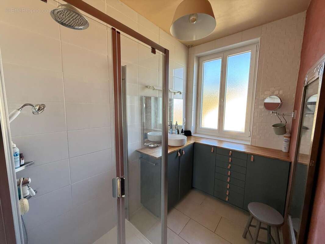   - Maison à SAINT-ETIENNE-DE-FONTBELLON