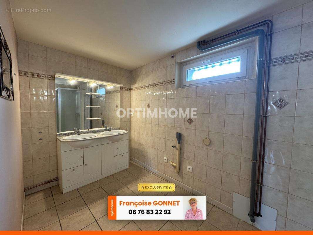 LONGERE de 215 m² - 6 pièces - 4 chambres - Piscine - 275 000 € - LAPAN - photo 21