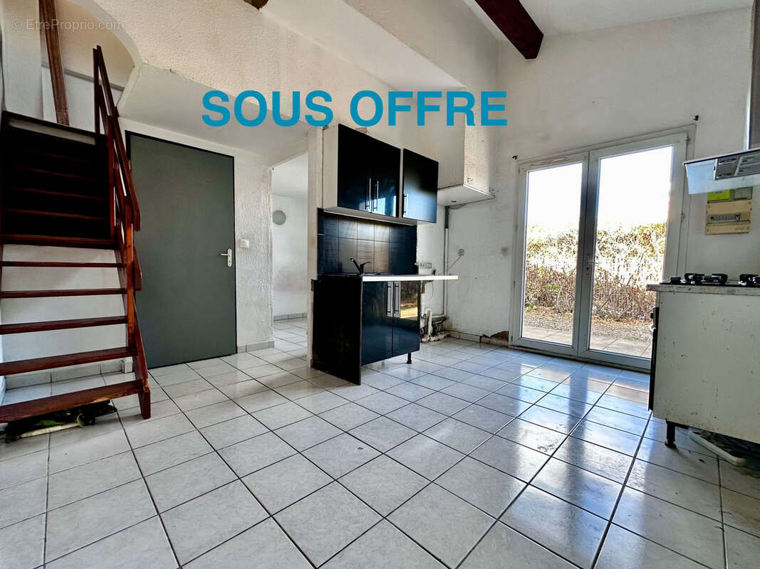 Maison à VIC-LA-GARDIOLE