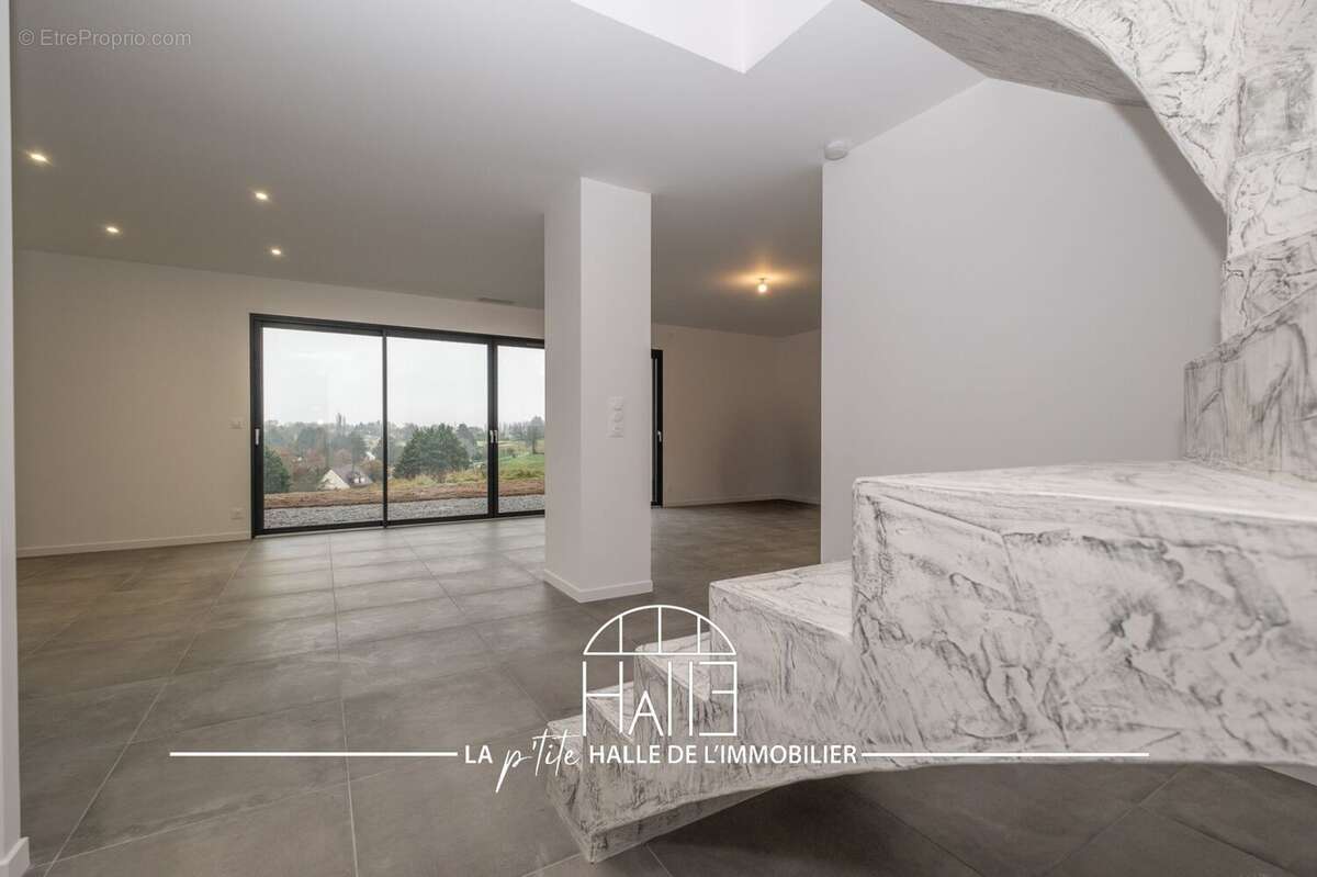 Maison à SAINT-JUST-LE-MARTEL