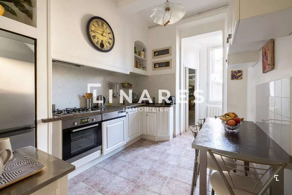 Appartement à MARSEILLE-1E