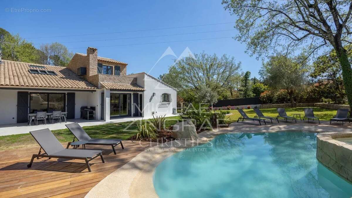 Maison à ROQUEFORT-LES-PINS