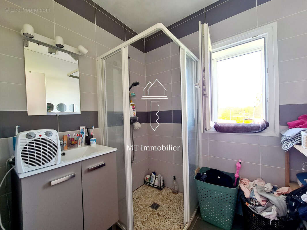 Salle d'eau - Maison à LESPINOY