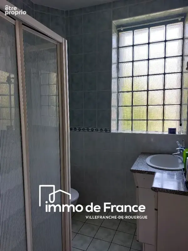 Maison de ville 108.25m² - Centre-ville, garage, terrasse et cour - photo 4