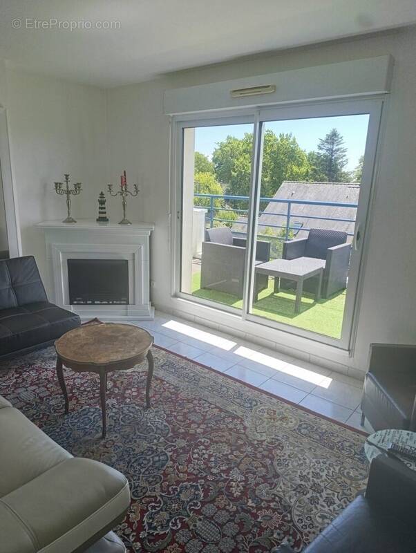 Séjour lumineux avec accès direct à la terrasse - Appartement à SAINT-NAZAIRE