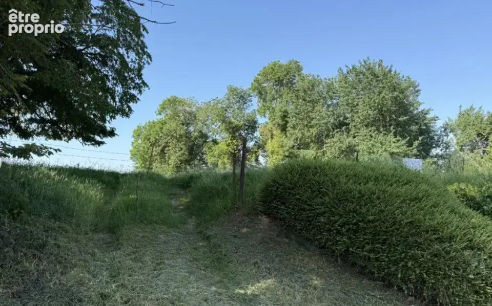 Terrain à ESTOURMEL