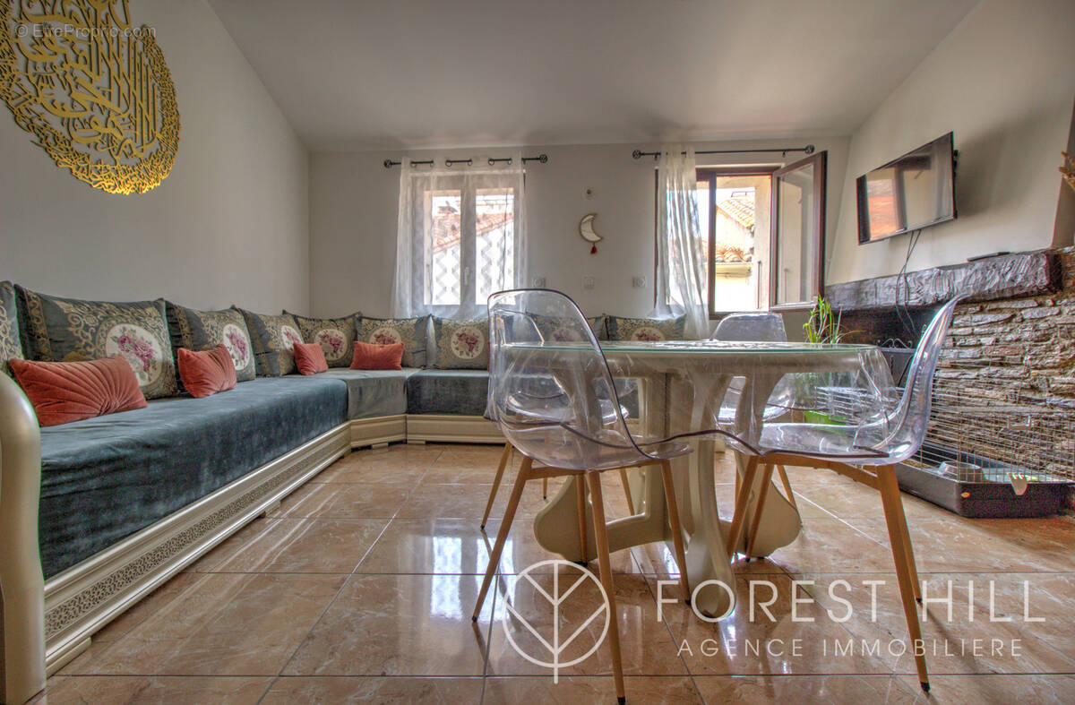 Immeubles avec deux appartements et garage - photo 1