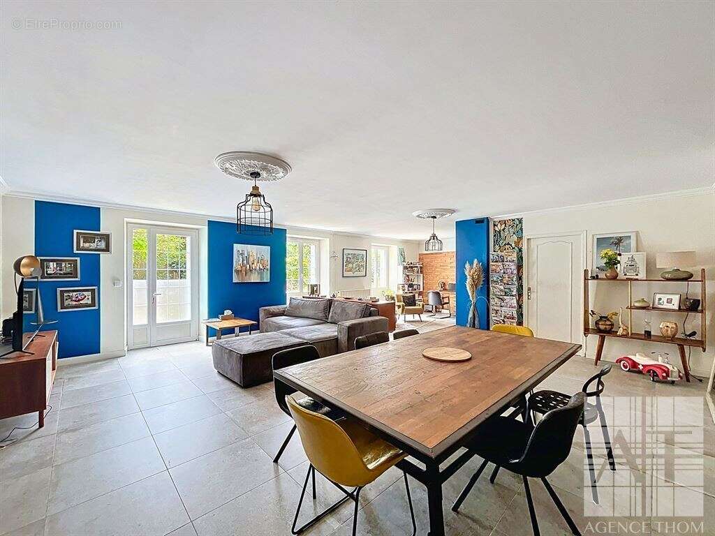 Maison à LONGUEFUYE