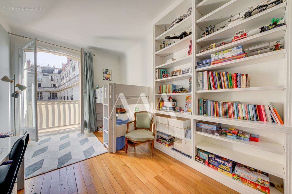 Appartement à NEUILLY-SUR-SEINE