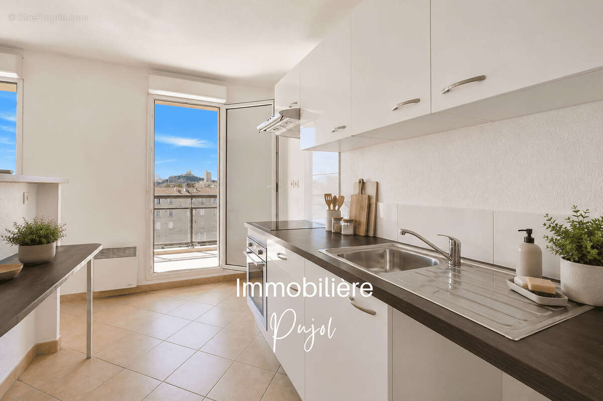 Appartement à MARSEILLE-5E