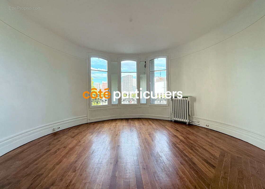 Appartement à PARIS-16E