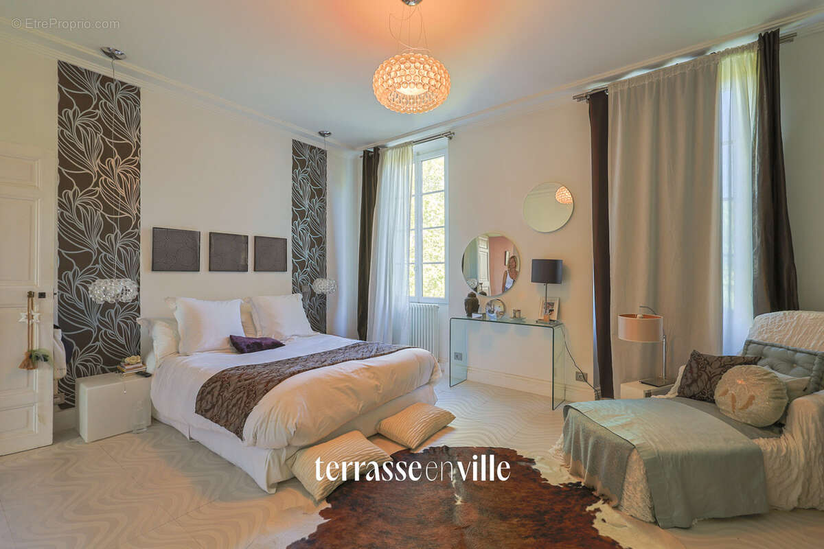 Appartement à LA CRAU