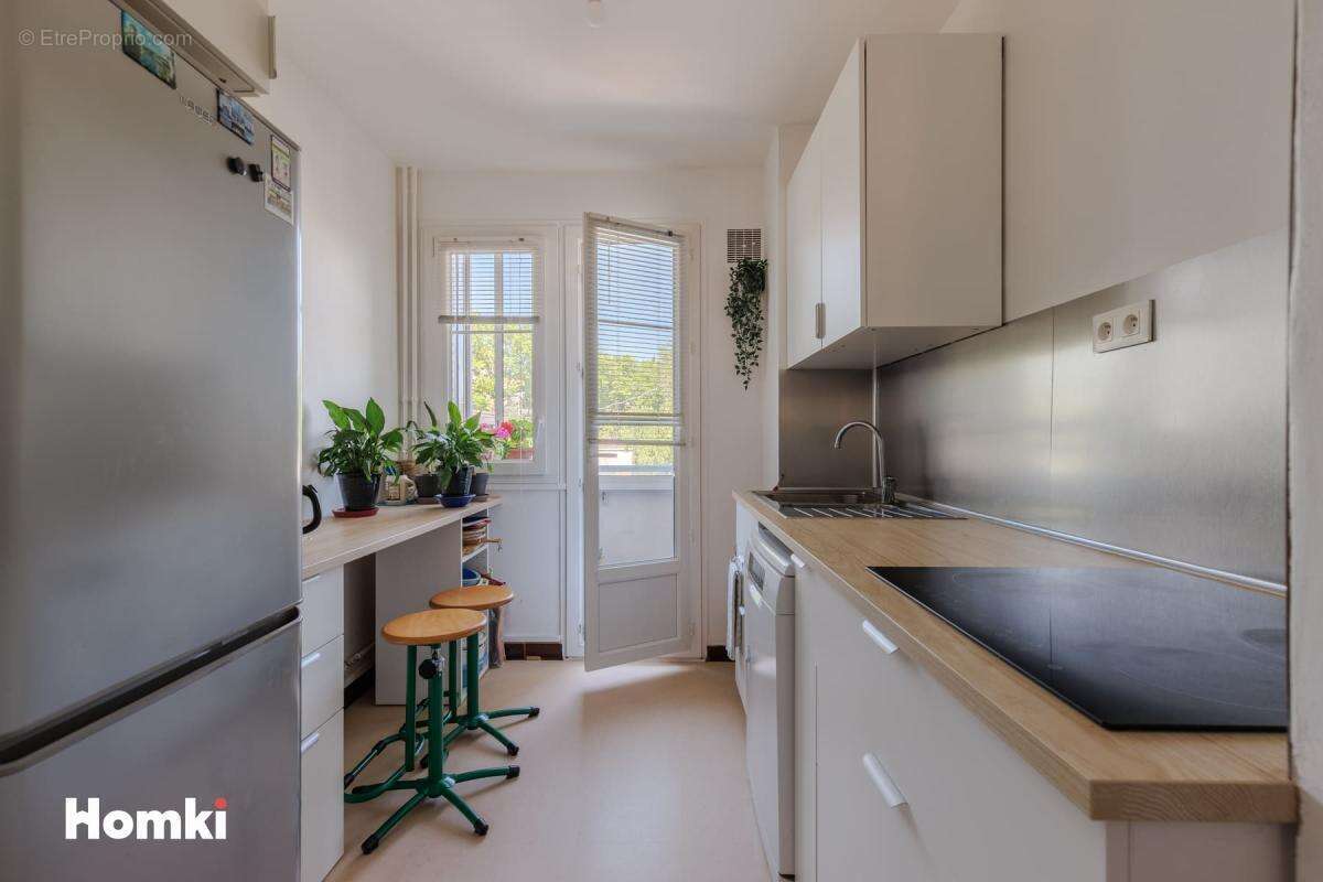 À vendre – T4 lumineux avec balcon, loggia, cave et parking – Lyon 9ᵉ - photo 2