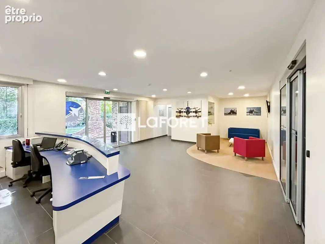 Bâtiment indépendant - Buc - 1232 m2 - photo 4